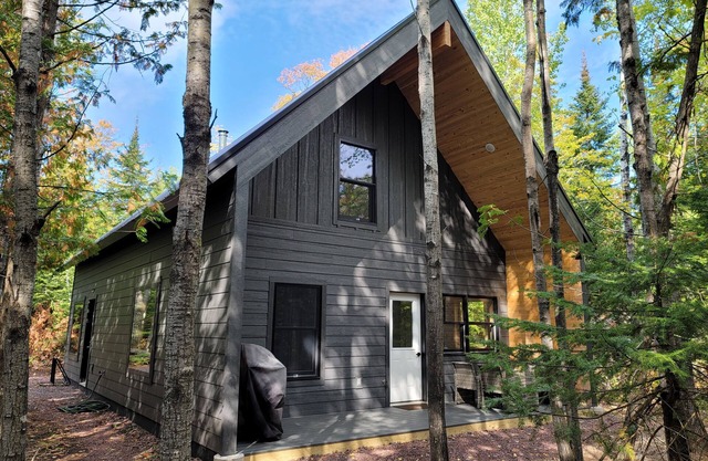 Copper Harbor Chalet. A 2 bed/2 bath cozy wooded retreat near Lake Superior