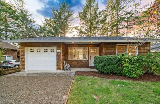 Coral Cottage MCA#832-Perfect for families with kids. Close to town and beach