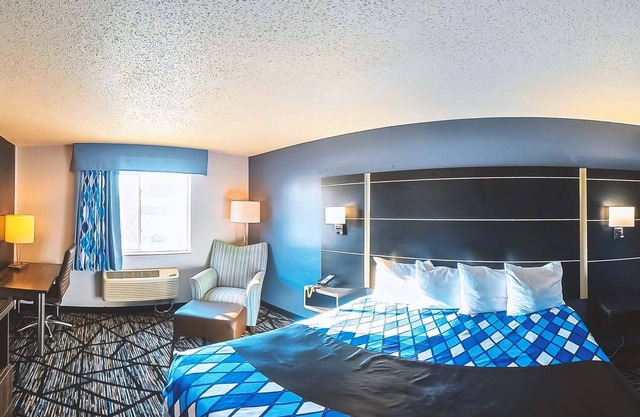 Coratel Inn & Suites Blaine - 1 Queen Bed Accessible Non-Smoking