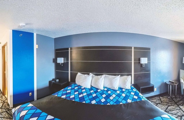 Coratel Inn & Suites Blaine - Standard 1 Queen Bed Non-Smoking