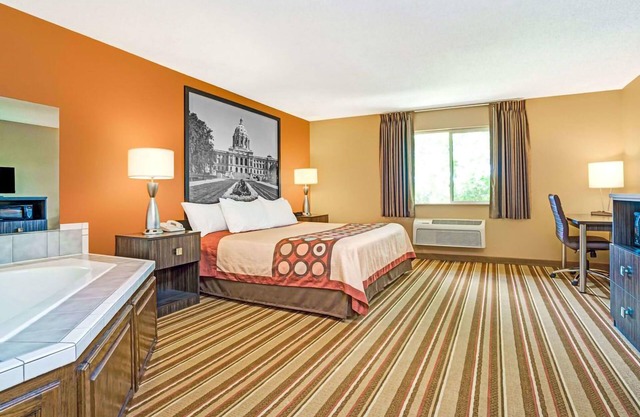 Coratel Inn & Suites Blaine - Family Suite with Jacuzzi Oversized Non-Smoking