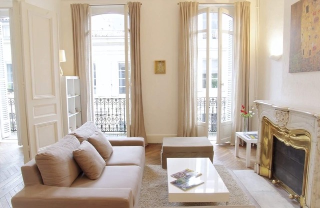 Cornac - Apartment 72m2, with high ceilings and located on the 2nd floor
