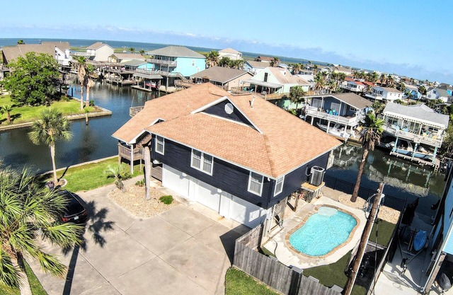 Corner Cove - Private Heated Pool, Beach, Kayaks, Fishing, and More!