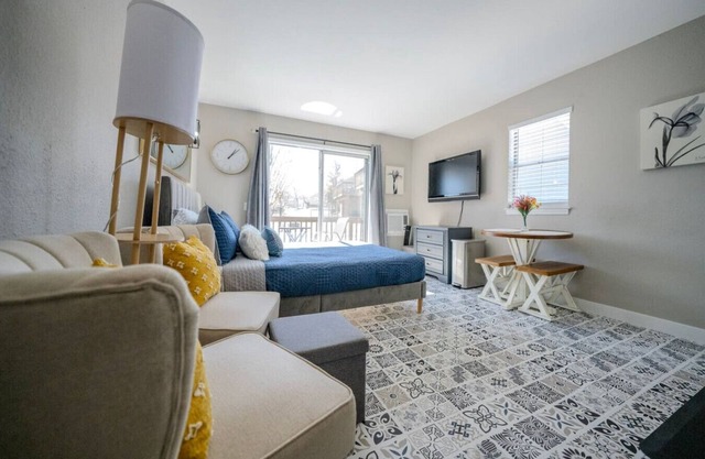 Corner | Top Floor | Fall Creek | Convenient to 76
