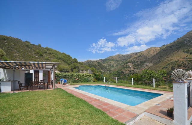 Cortijo Mari Carmen: Large Private Pool, Sea Views, A/C, WiFi