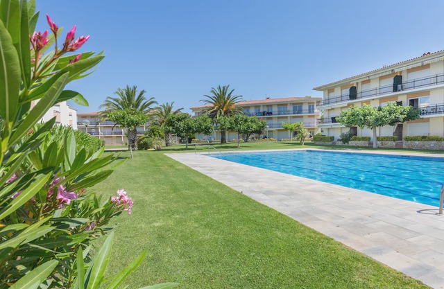 Costa Brava R-6 - Two Bedroom Apartment, Sleeps 5