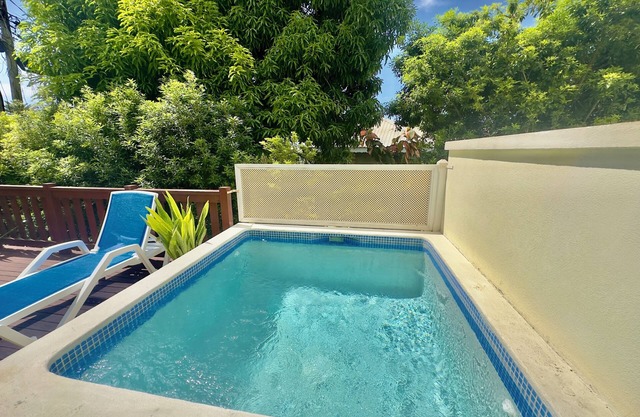 Cosy 2 Bed Townhome with pool in Fitts Village