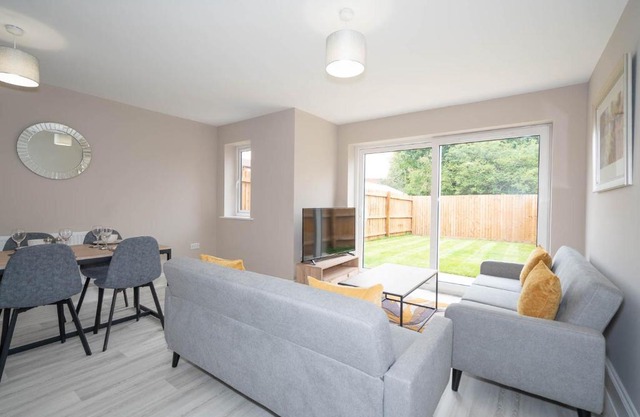 Cosy 3 Bedroom Home in Birmingham with Garden