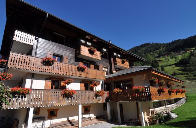Cosy apartment for 6 guests with WIFI, TV, balcony, pets allowed and parking