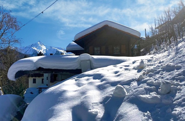 Cosy alpine hut with a view and a terrace