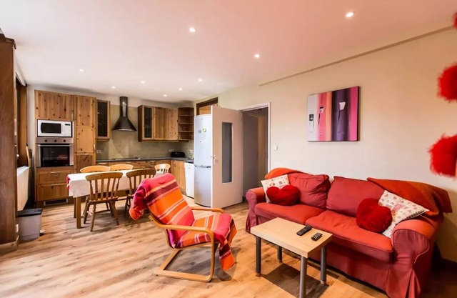 Cosy and bright three-room apartment near the center