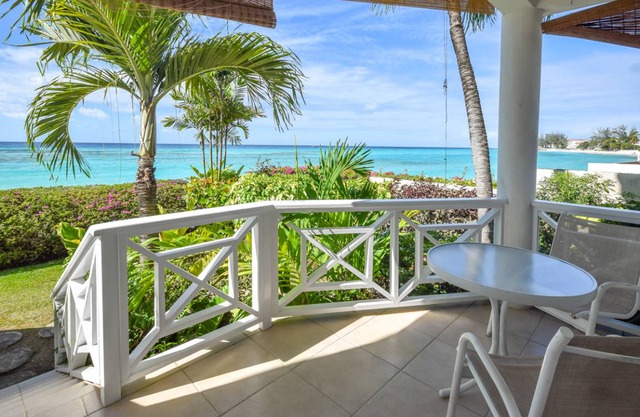 Cosy and Romantic Beachfront Condo - Nautilus