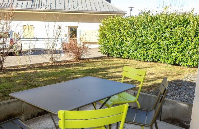 Cosy apartment for 4 people with WIFI, TV, patio and parking
