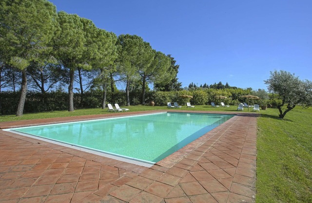 Cosy apartment with pool, WIFI, TV, patio, pets allowed, panoramic view and parking