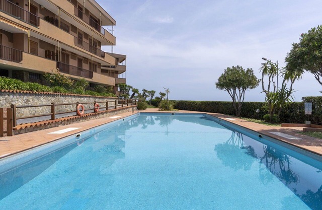 Cosy apartment for 4 guests with pool, WIFI, A/C, TV and balcony
