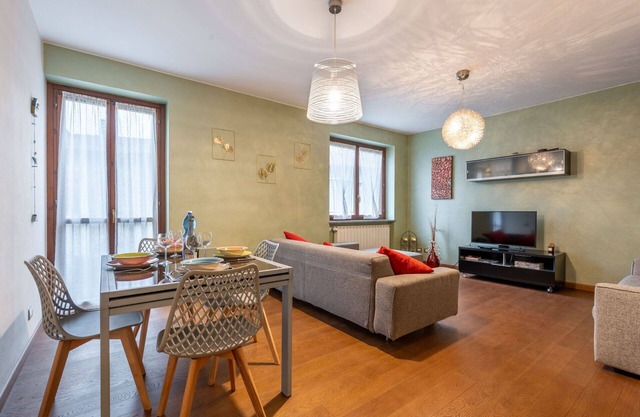 Cosy apartment for 4 guests with WIFI, TV, balcony and parking