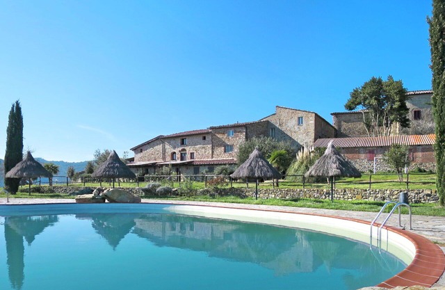 Cosy apartment in villa for 4 guests with pool, A/C, patio, pets allowed, panoramic view and par.