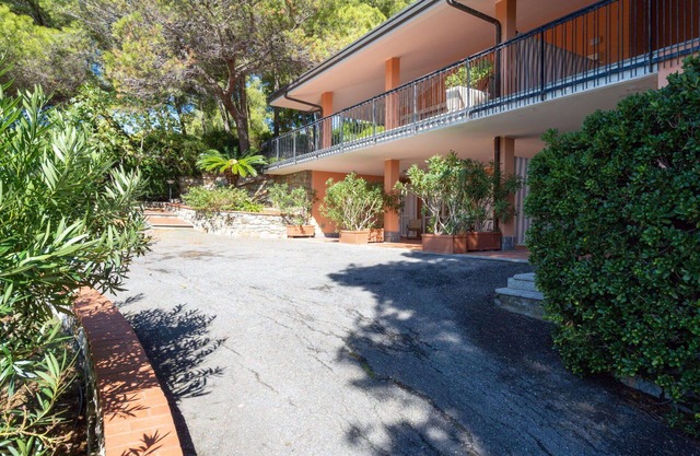 Cosy apartment in villa for 4 guests with WIFI, A/C, TV, terrace, pets allowed and parking