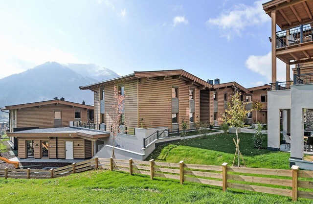 Cosy apartment for 12 people with WIFI, TV, terrace, pets allowed and parking