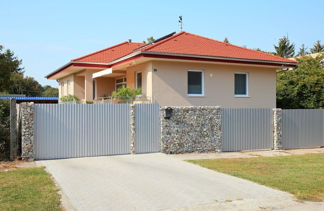 Cosy apartment for 6 people with WIFI, hot tub, TV and terrace