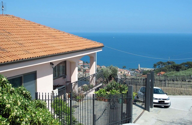 Cosy apartment for 7 people with TV, terrace and parking