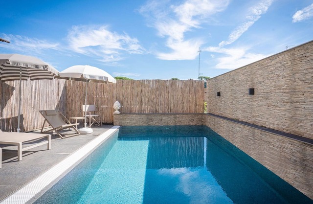 Cosy apartment for 4 guests with WIFI, A/C, pool, TV, panoramic view and parking