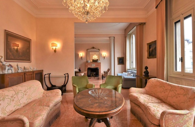 Cosy apartment for 10 people with A/C, WIFI, TV, balcony and parking
