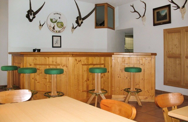 Cosy apartment for 28 people with WIFI, TV, patio and parking