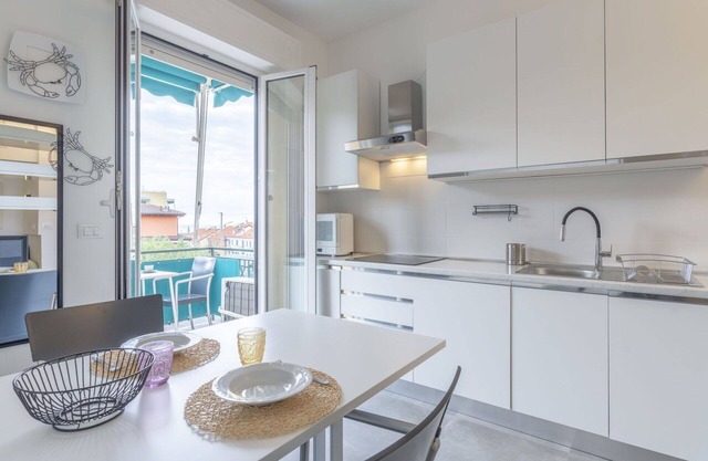 Cosy apartment for 2 guests with WIFI, A/C, TV, balcony and pets allowed