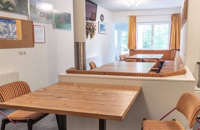 Cosy apartment for 20 people with WIFI and parking