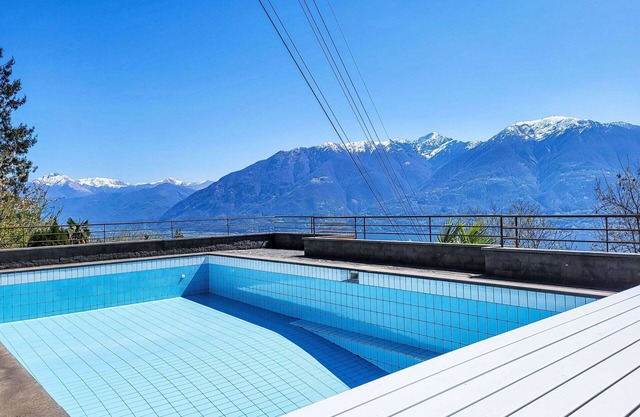 Cosy apartment for 4 people with WIFI, pool, TV, patio, pets allowed and panoramic view