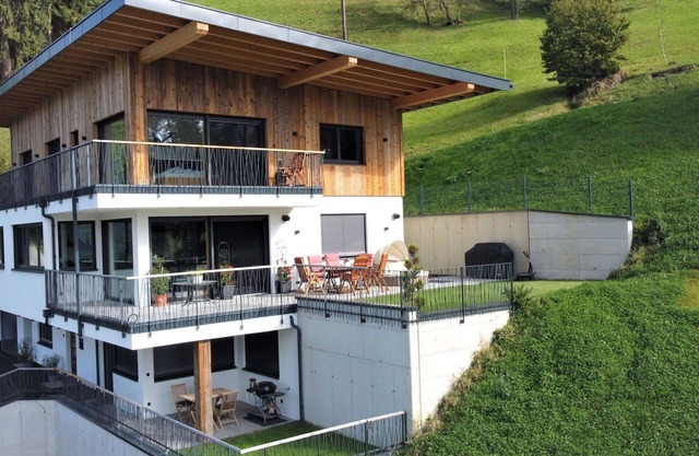 Cosy apartment for 4 guests with WIFI, TV, panoramic view and parking
