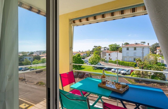 Cosy apartment for 4 guests with WIFI, TV, balcony, pets allowed and parking
