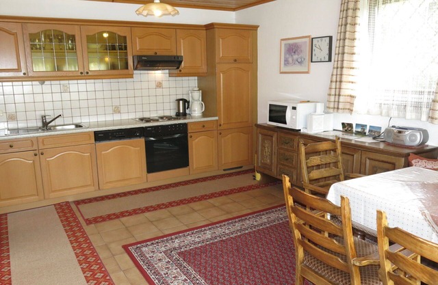 Cosy apartment for 4 people with WIFI, TV, terrace and parking