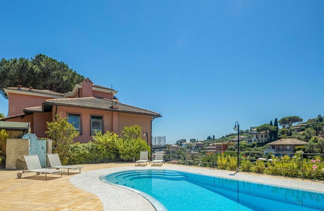 Cosy apartment for 4 people with pool, A/C, TV, patio and parking