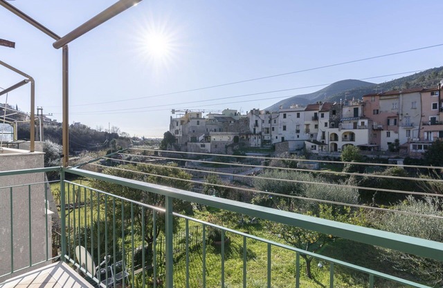 Cosy apartment for 4 people with A/C, WIFI, balcony and parking