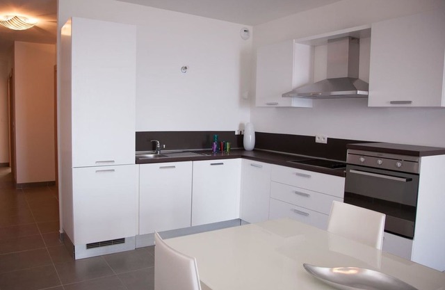 Cosy apartment for 4 people with WIFI, A/C, TV, pets allowed and parking