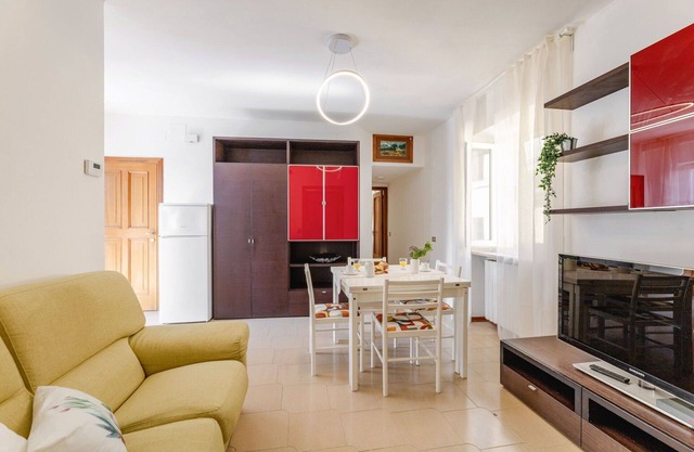 Cosy apartment for 4 people with WIFI, A/C, TV, terrace and panoramic view, close to Porto Recan.