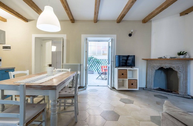 Cosy apartment for 4 people with WIFI, TV, terrace, pets allowed and parking