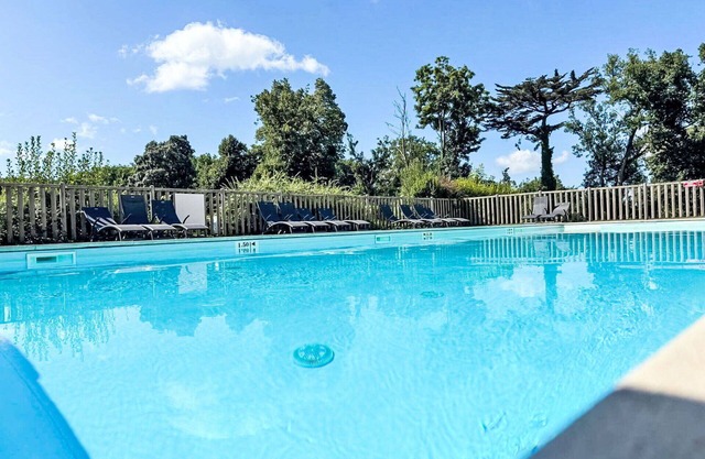 Cosy apartment for 4 people with pool, WIFI, TV, terrace and pets allowed