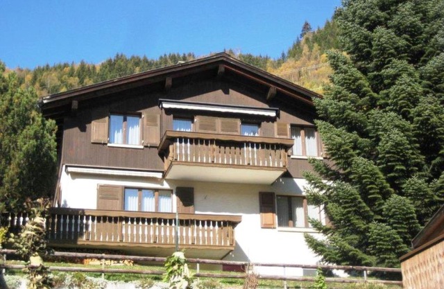 Cosy apartment for 5 people with TV, balcony and parking