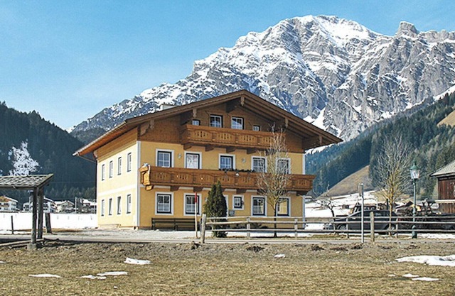 Cosy apartment for 6 guests with WIFI, pool, TV, terrace and parking
