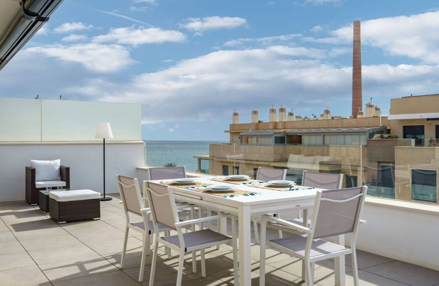 Cosy apartment for 6 guests with WIFI, A/C, pool, TV, terrace and parking