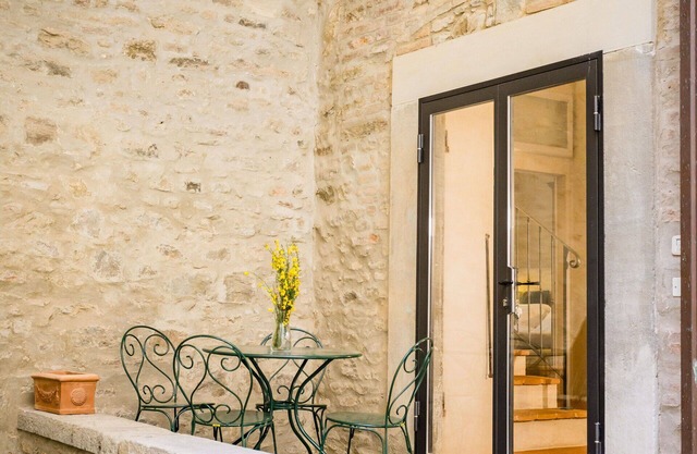 Cosy apartment for 6 guests with WIFI, A/C, TV and patio