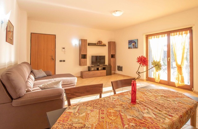 Cosy apartment for 6 guests with WIFI, A/C, TV, terrace and pets allowed