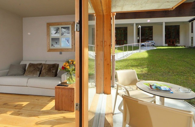 Cosy apartment for 6 guests with WIFI, TV, terrace, pets allowed and parking