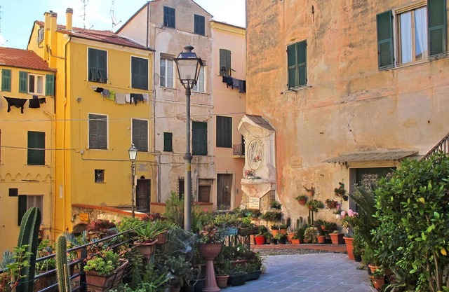 Cosy apartment for 6 people with A/C, WIFI, TV, patio, pets allowed, panoramic view and parking