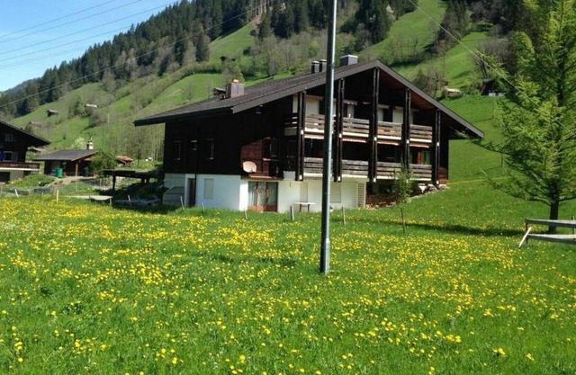 Cosy apartment for 6 people with WIFI, TV, balcony and parking