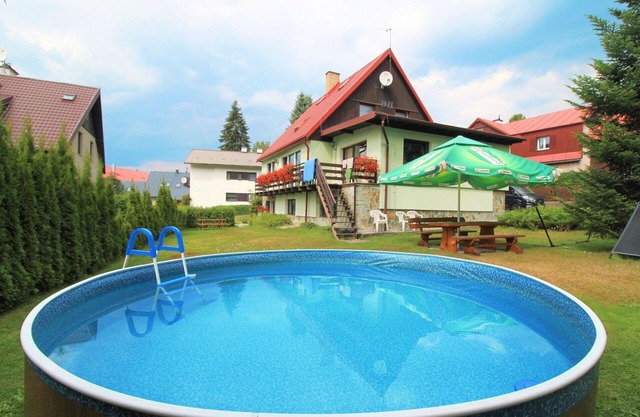 Cosy apartment for 8 people with pool, WIFI and TV