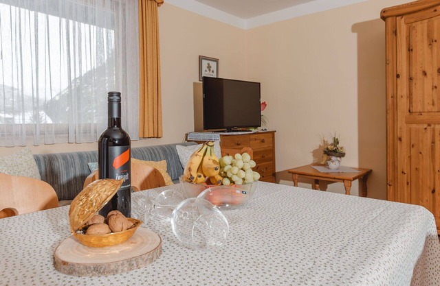 Cosy apartment for 7 people with WIFI, TV, balcony, pets allowed and parking